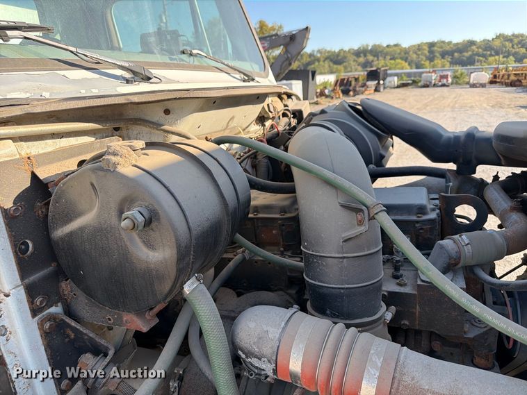 image for item FP4084 1996 International 2674 flatbed truck