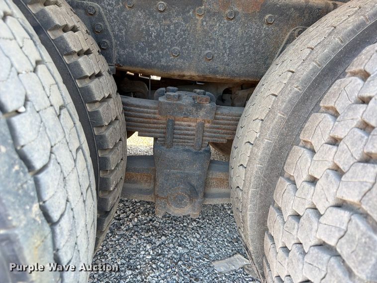 image for item FP4084 1996 International 2674 flatbed truck