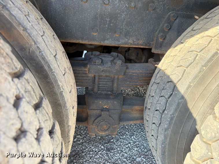 image for item FP4084 1996 International 2674 flatbed truck