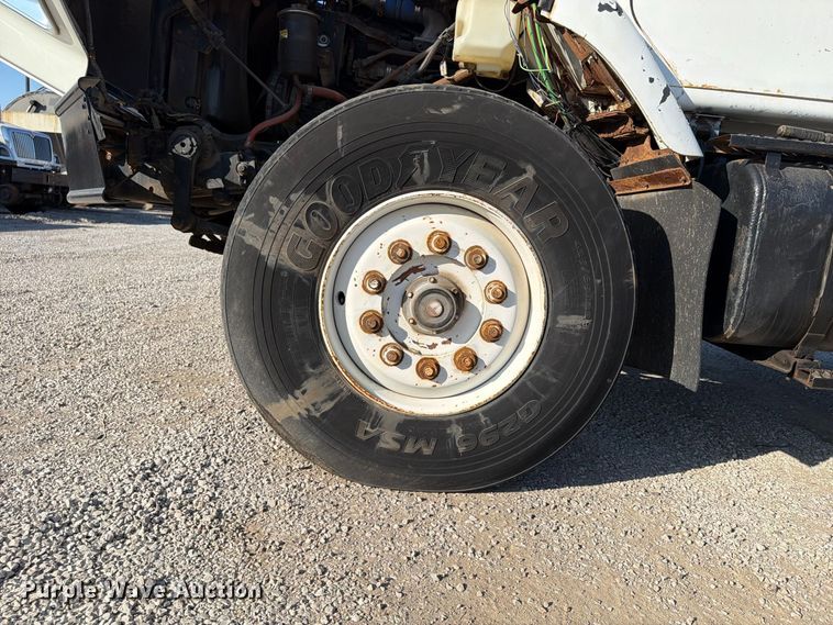 image for item FP4084 1996 International 2674 flatbed truck