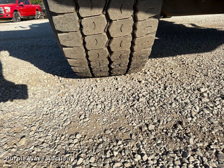 image for item FP4084 1996 International 2674 flatbed truck