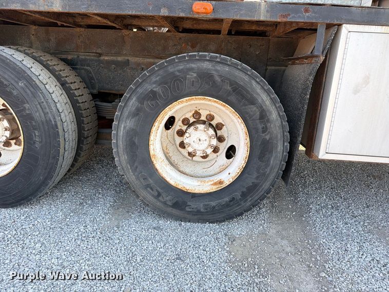 image for item FP4084 1996 International 2674 flatbed truck