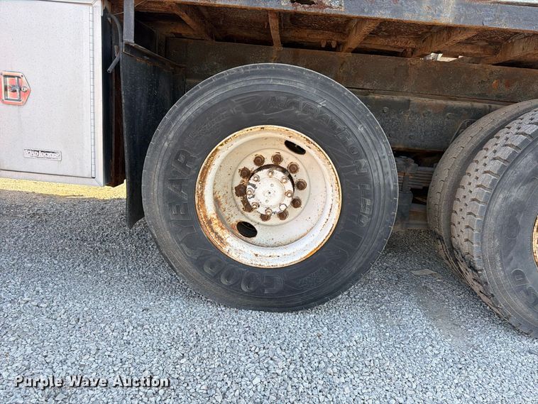 image for item FP4084 1996 International 2674 flatbed truck