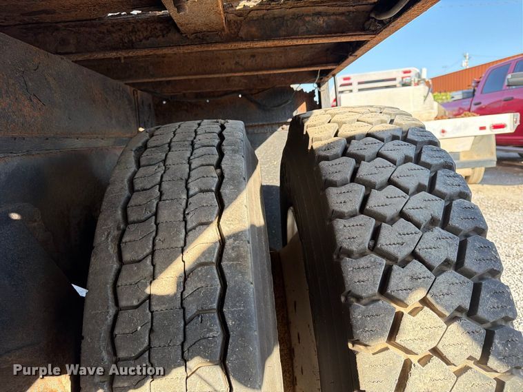 image for item FP4084 1996 International 2674 flatbed truck