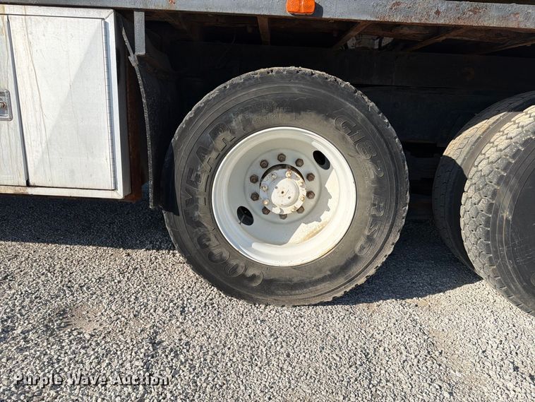 image for item FP4084 1996 International 2674 flatbed truck