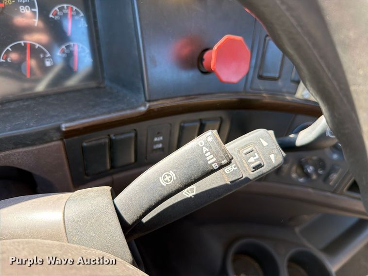 image for item FT6436 2015 Volvo VN semi truck