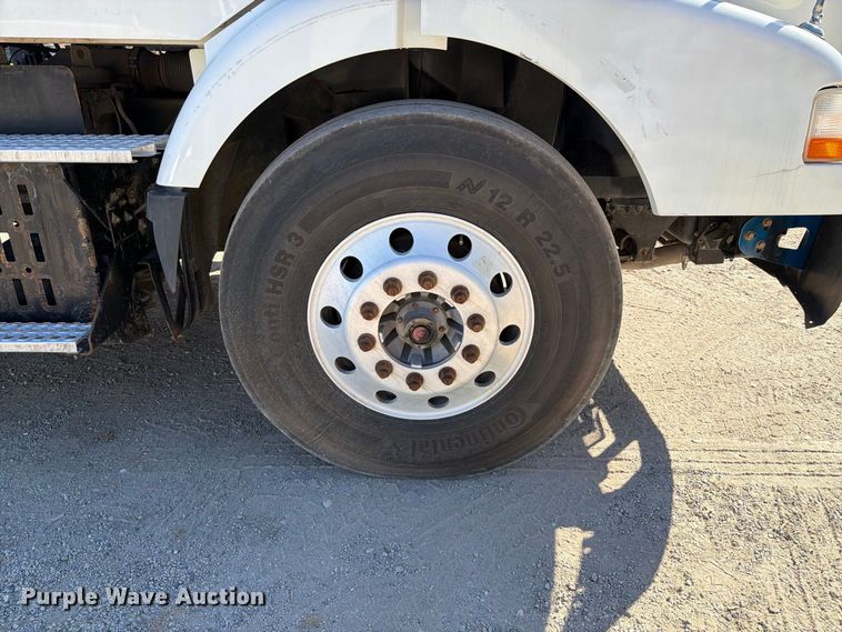 image for item FT6436 2015 Volvo VN semi truck