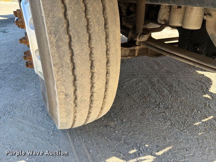 image for item FT6436 2015 Volvo VN semi truck