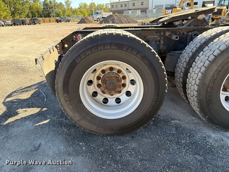 image for item FT6436 2015 Volvo VN semi truck