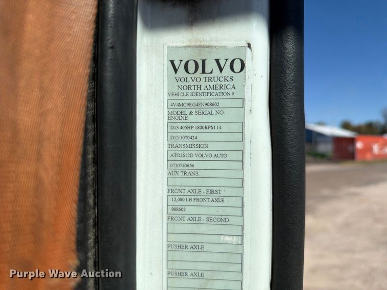 image for item FT6436 2015 Volvo VN semi truck