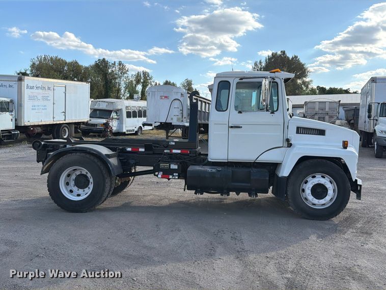 image for item FT6478 1994 Mack CS hook lift truck