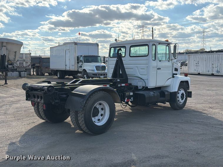 image for item FT6478 1994 Mack CS hook lift truck
