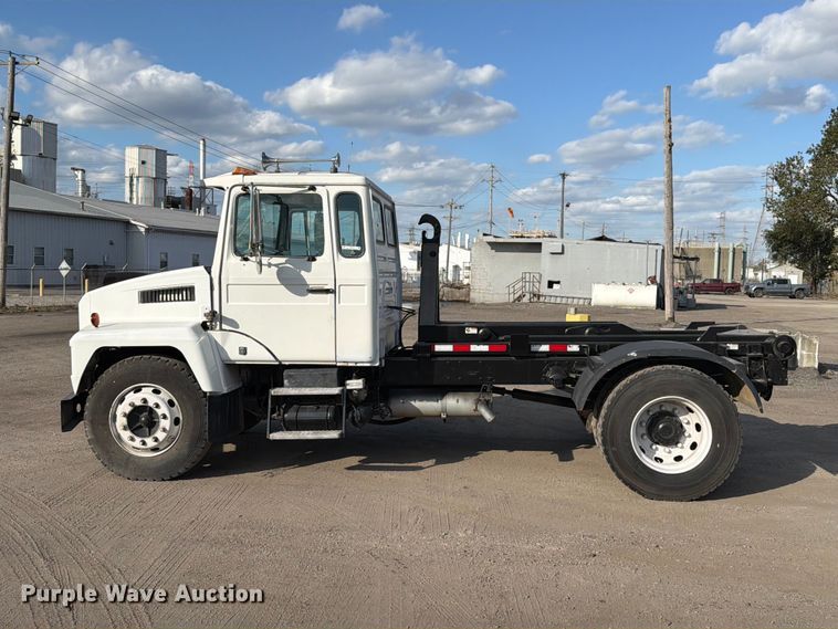 image for item FT6478 1994 Mack CS hook lift truck
