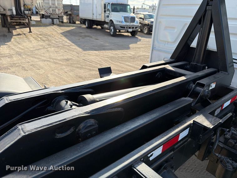 image for item FT6478 1994 Mack CS hook lift truck