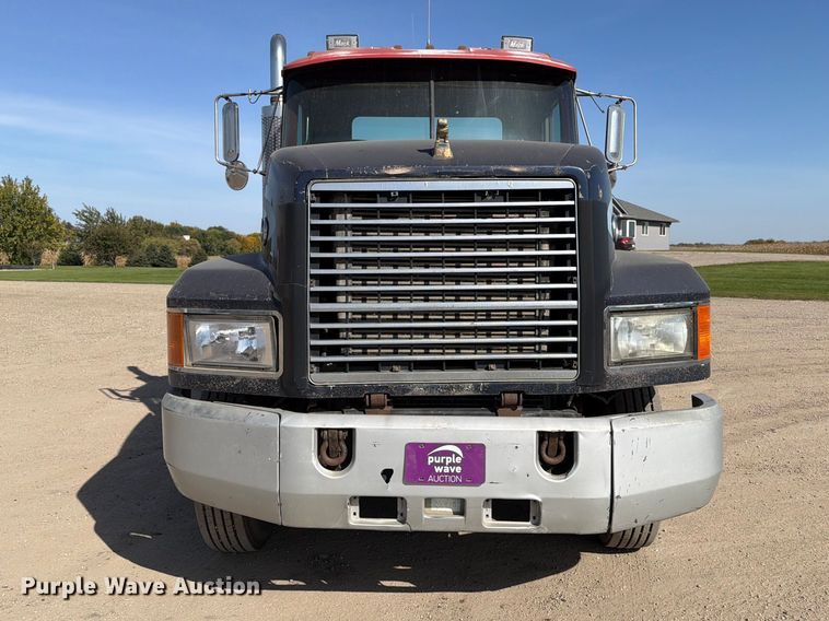 image for item FT7558 1993 Mack CL semi truck