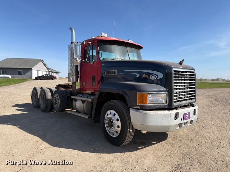 image for item FT7558 1993 Mack CL semi truck