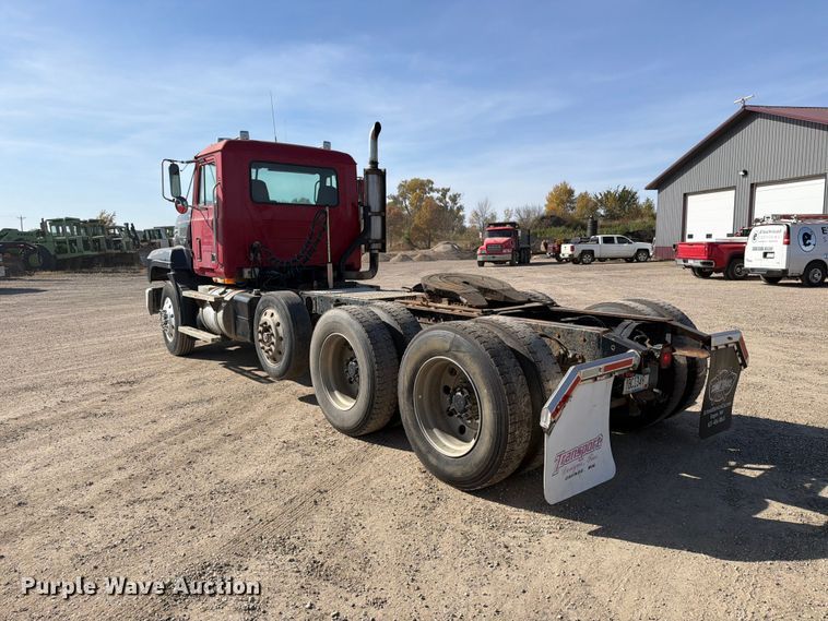 image for item FT7558 1993 Mack CL semi truck