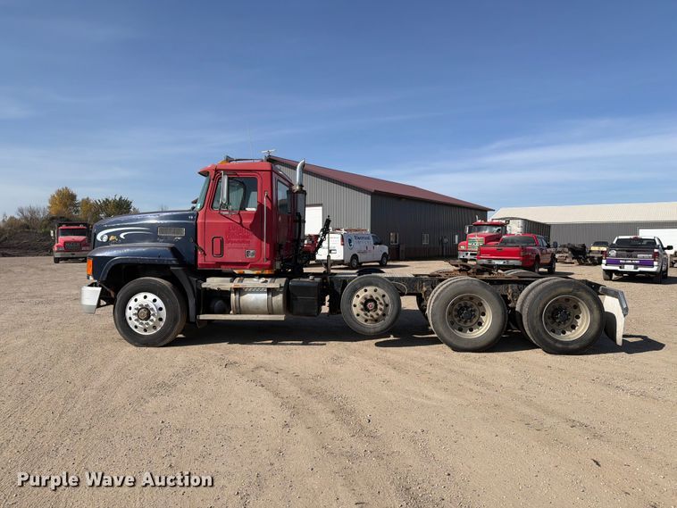 image for item FT7558 1993 Mack CL semi truck