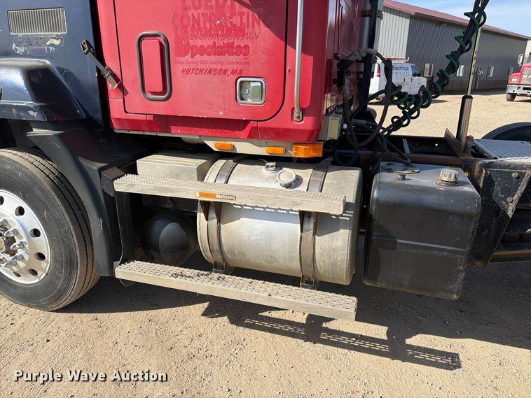 image for item FT7558 1993 Mack CL semi truck