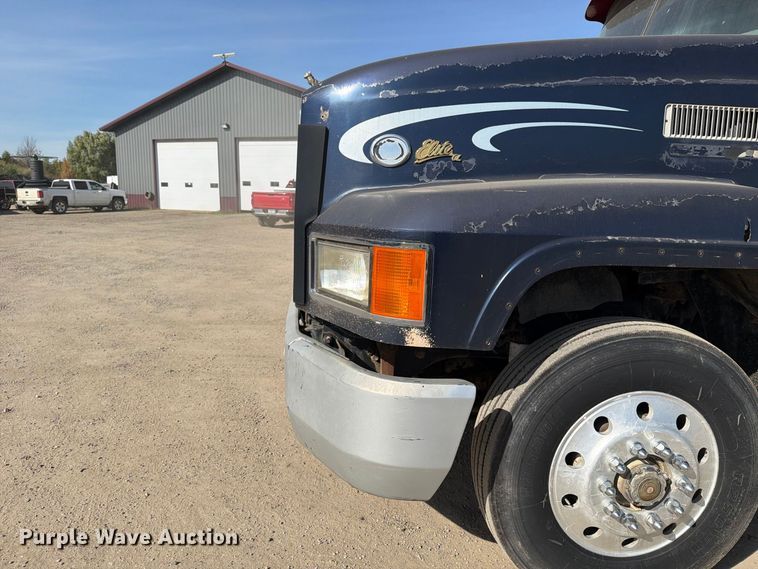 image for item FT7558 1993 Mack CL semi truck