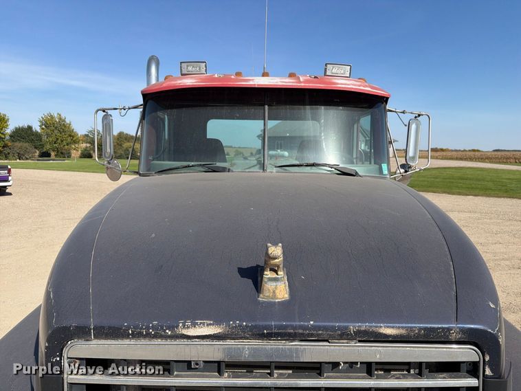 image for item FT7558 1993 Mack CL semi truck