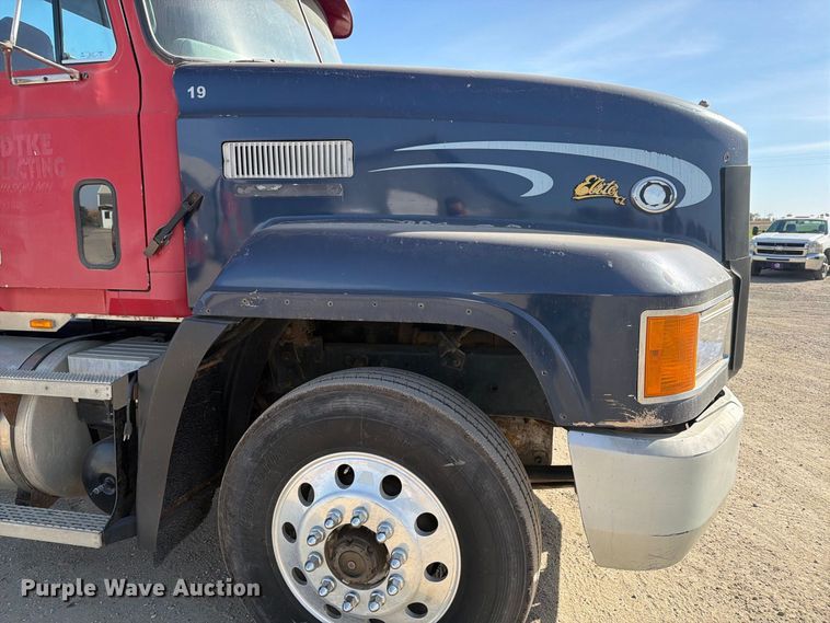 image for item FT7558 1993 Mack CL semi truck