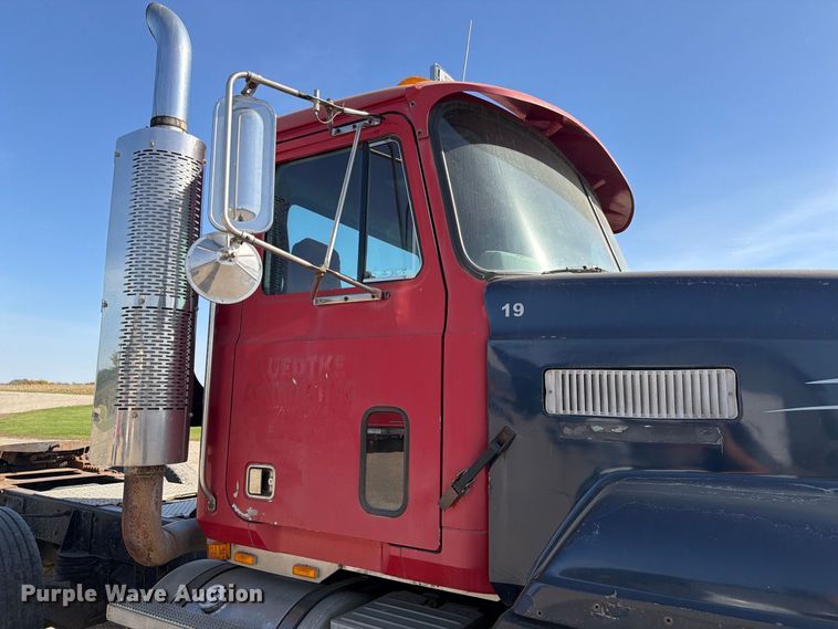 image for item FT7558 1993 Mack CL semi truck