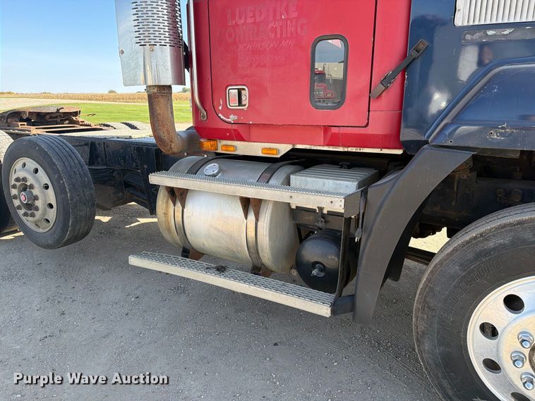 image for item FT7558 1993 Mack CL semi truck
