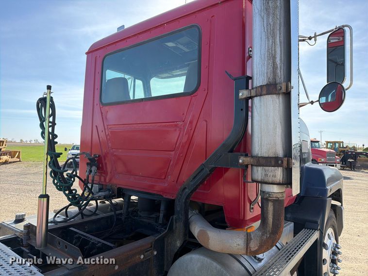 image for item FT7558 1993 Mack CL semi truck