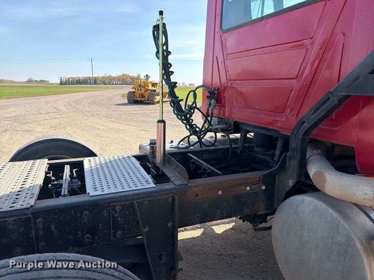 image for item FT7558 1993 Mack CL semi truck