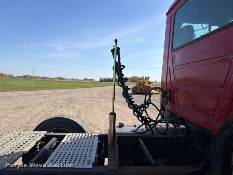 image for item FT7558 1993 Mack CL semi truck