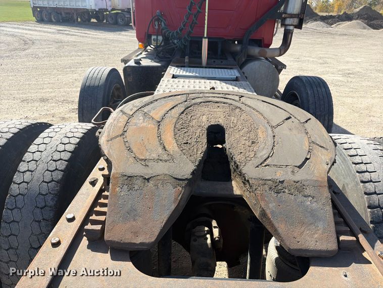 image for item FT7558 1993 Mack CL semi truck