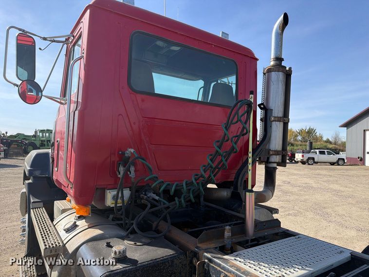 image for item FT7558 1993 Mack CL semi truck