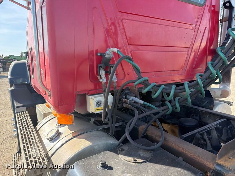 image for item FT7558 1993 Mack CL semi truck
