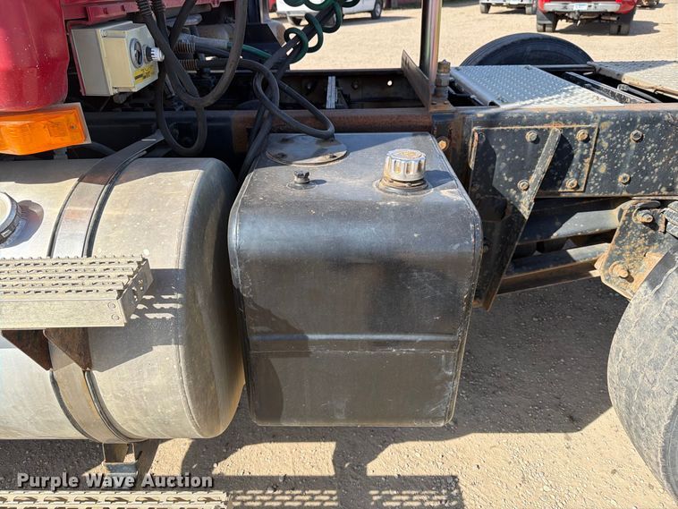 image for item FT7558 1993 Mack CL semi truck