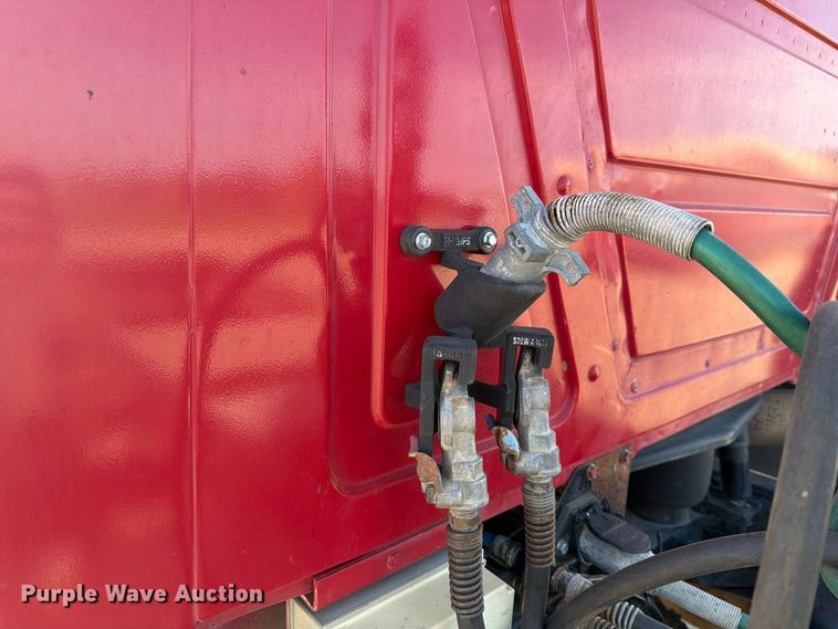 image for item FT7558 1993 Mack CL semi truck