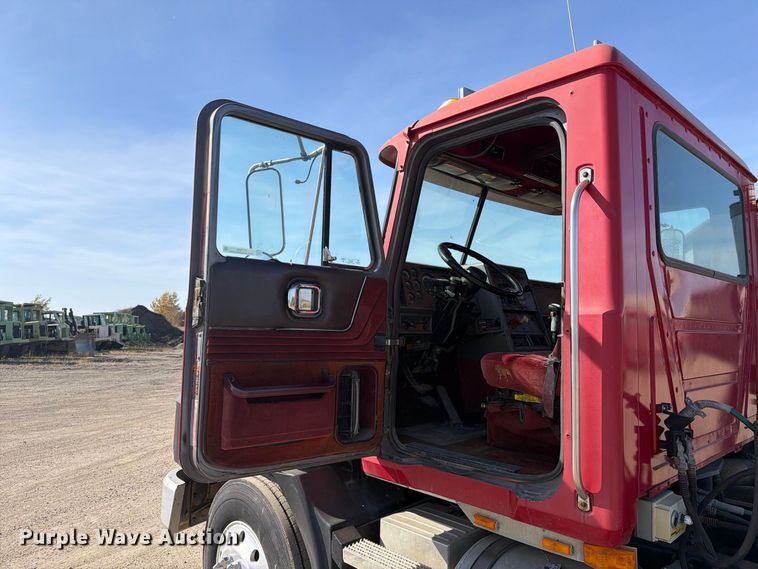 image for item FT7558 1993 Mack CL semi truck