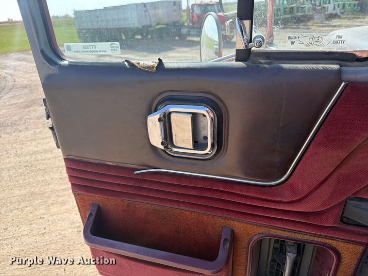 image for item FT7558 1993 Mack CL semi truck