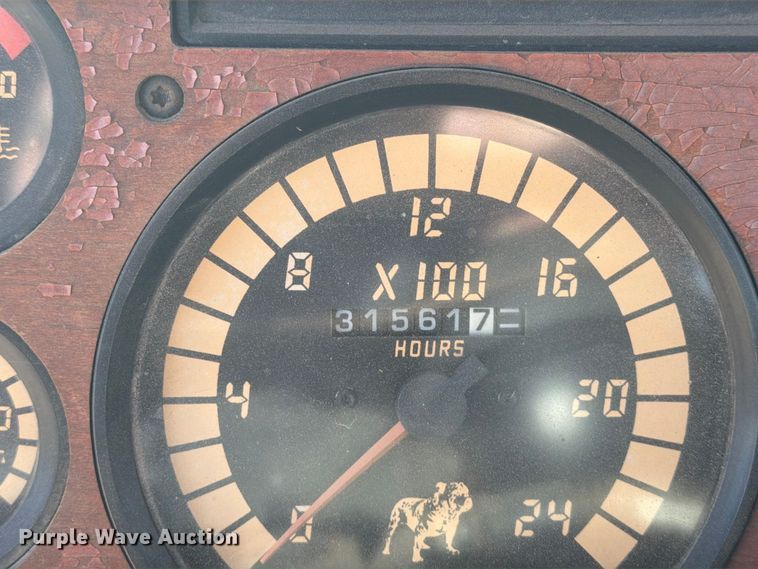 image for item FT7558 1993 Mack CL semi truck