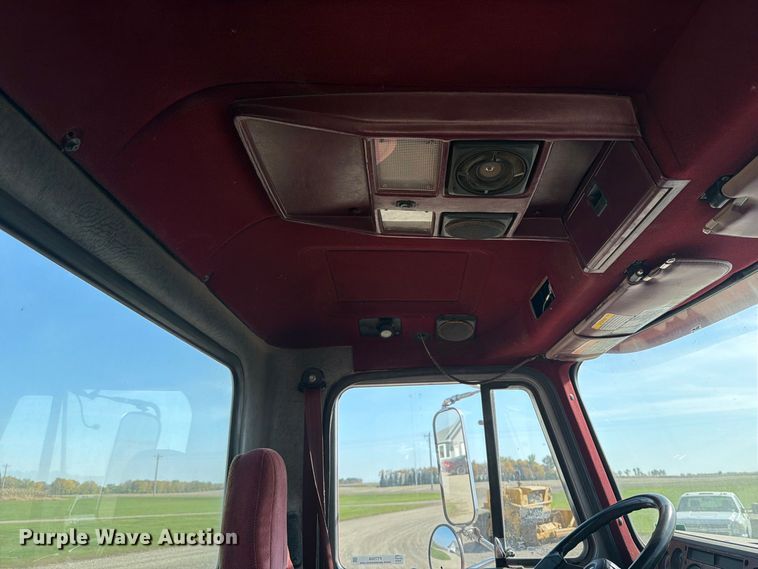 image for item FT7558 1993 Mack CL semi truck