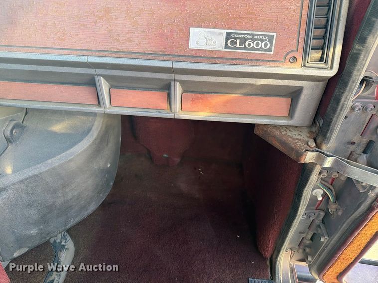 image for item FT7558 1993 Mack CL semi truck