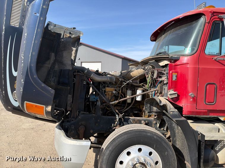 image for item FT7558 1993 Mack CL semi truck