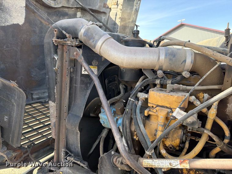 image for item FT7558 1993 Mack CL semi truck