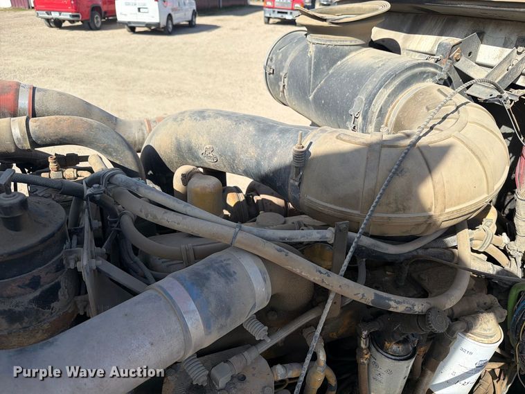 image for item FT7558 1993 Mack CL semi truck