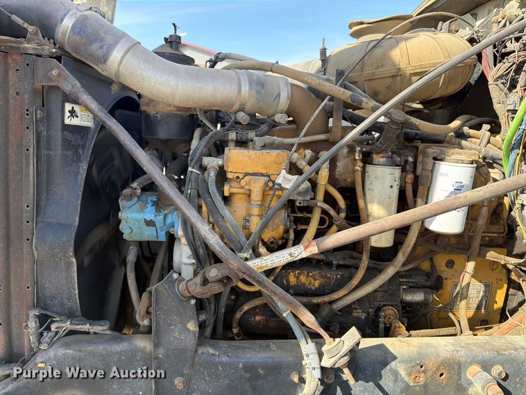 image for item FT7558 1993 Mack CL semi truck