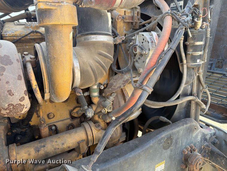 image for item FT7558 1993 Mack CL semi truck