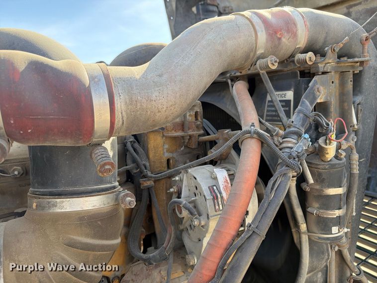 image for item FT7558 1993 Mack CL semi truck
