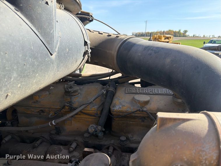 image for item FT7558 1993 Mack CL semi truck