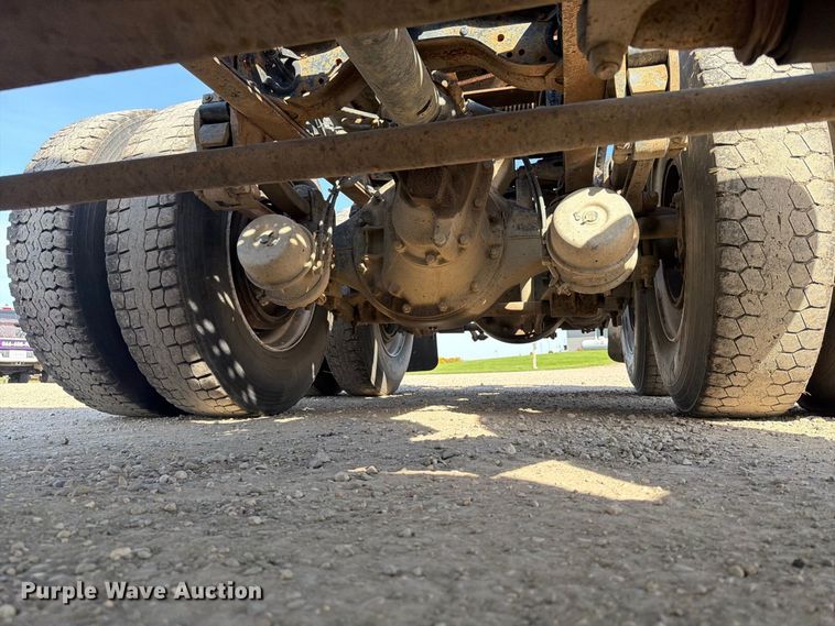image for item FT7558 1993 Mack CL semi truck