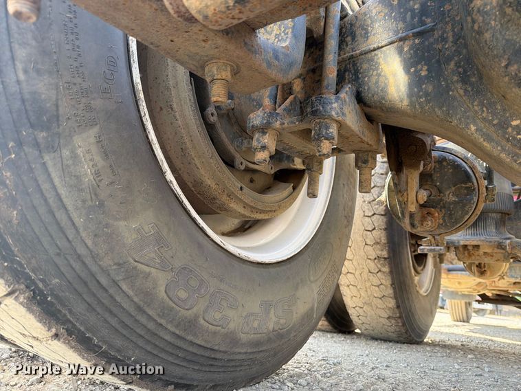 image for item FT7558 1993 Mack CL semi truck